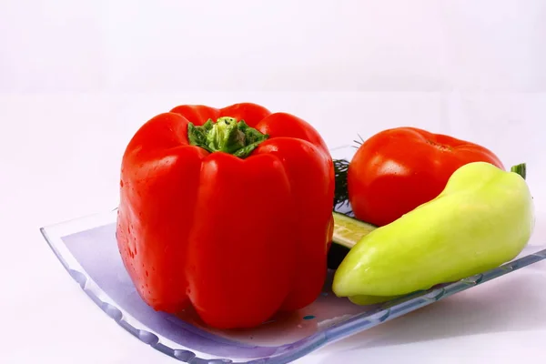 Yaz yiyecek, taze sebze ve otlar camına natürmort.