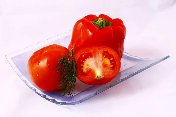 Yaz yiyecek, taze sebze ve otlar camına natürmort.