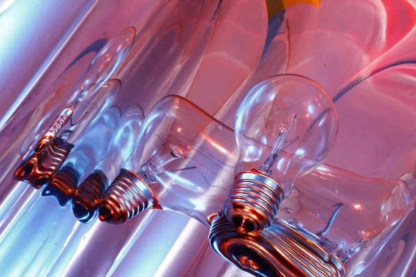 Akkor lamba kırmızı ve mavi aydınlatmalı yansıtılmış bir arka plan (2).