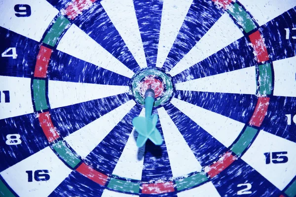 Profesyonel dart tahtası hedef, yakın çekim.