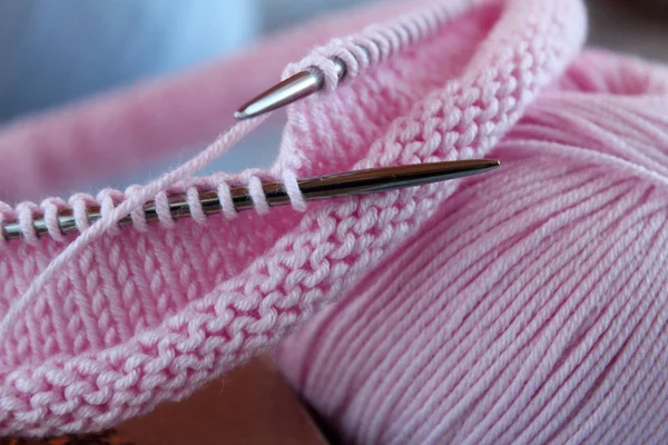 Pink Knitting Threads Knitting Needles Knit Loops Lie Table Knitting — Stock Photo, Image