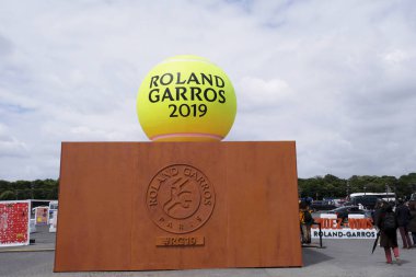 Roland Garros 2019 sembolü (Fransa Açık veya Fransa Uluslararası Tenis Şampiyonası) - Paris, Fransa dünyanın önde gelen kil kort tenis şampiyonası olay