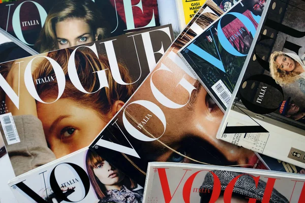 ⬇ Скачать Картинки Vogue Magazine, Стоковые Фото Vogue Magazine В.
