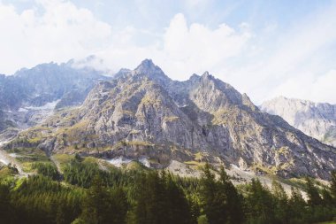 Val Ferret, İtalya 'daki güzel dağ manzarası.