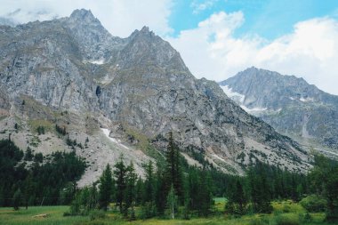 Val Ferret, İtalya 'daki güzel dağ manzarası.
