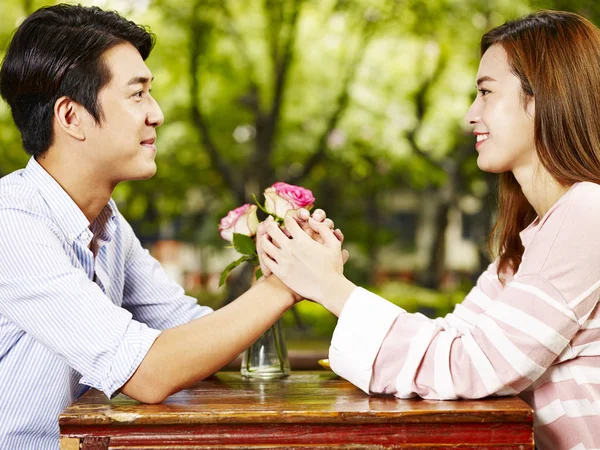Young Asian Man Woman Sitting Face Face Holding Hands Looking — Stock Photo, Image