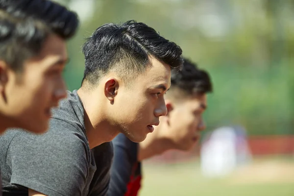 Close Rostos Jovens Asiáticos Adultos Corredores Linha Partida — Fotografia de Stock
