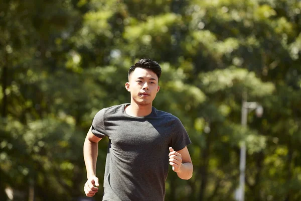 Jovem Asiático Adulto Homem Atleta Corrida Formação — Fotografia de Stock