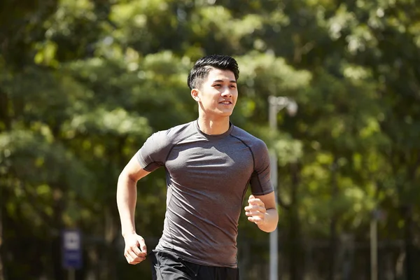 Jovem Asiático Adulto Homem Atleta Corrida Formação — Fotografia de Stock