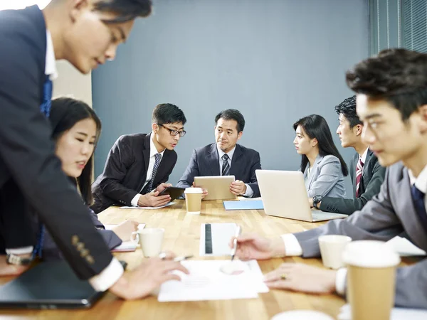 Aziatische Corporate Mensen Bespreken Van Business Groepen — Stockfoto