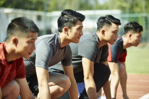 Jóvenes Asiático Pista Campo Atletas Sprinters Ajuste Partida Línea —  Fotos de Stock