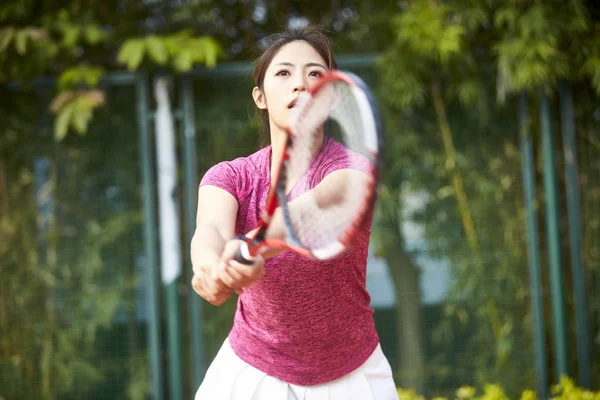 Jeune Asiatique Femme Jouer Tennis Plein Air — Photo