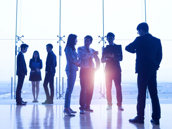 Silhouettes Asian Corporate Executives Standing Front Windows Discussing Business Using — Stock Photo, Image