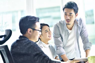 ofiste üç Asya kurumsal Yöneticiler toplantısı