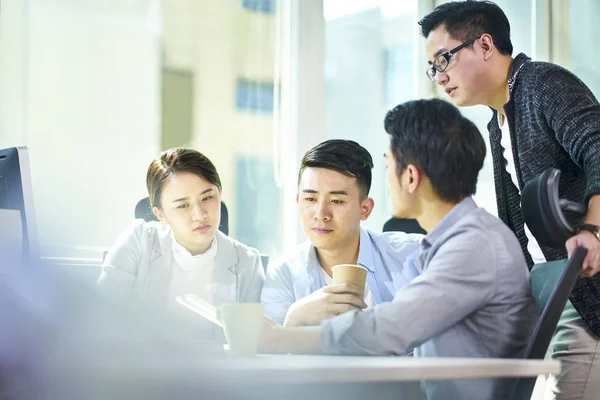 Young asian business people meeting in office — Stock Photo, Image