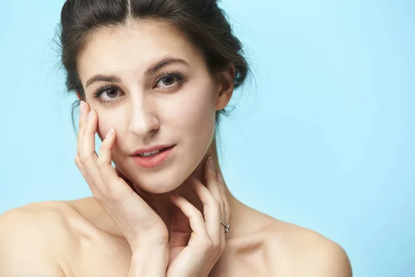 Portrait of a young caucasian woman — Stock Photo, Image