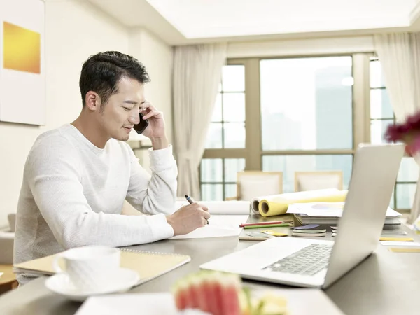 Jong Aziatische Man Ontwerp Professional Werken Vanuit Huis Zitten Keuken — Stockfoto