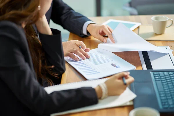 Asian Corporate Executives Working Together Reviewing Business Office — Stock Photo, Image