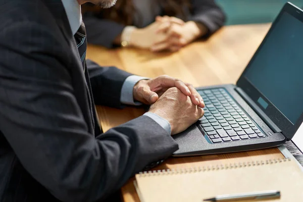 Close Schot Van Handen Van Een Aziatische Zakenmensen Vergadering Het — Stockfoto