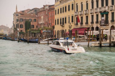 Çok nemli ve pus dolu bir gün boyunca Venedik güzel şehir.