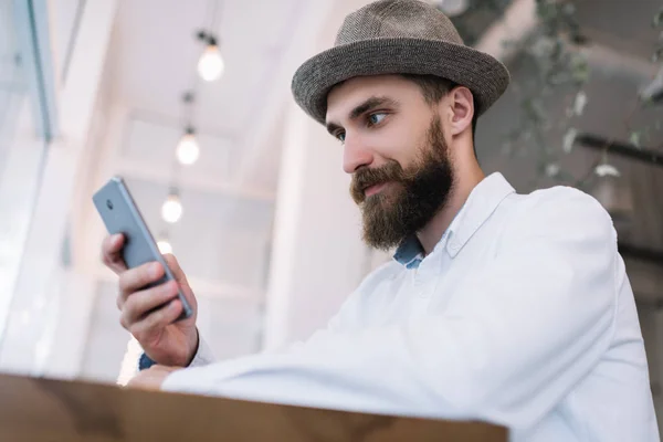 Portrait Stylish Bearded Man Holding Mobile Phone Waiting Taxi Sun — Stock Photo, Image