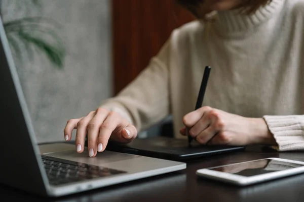 Graphic Designer Working Home Using Laptop Computer Digital Drawing Tablet — Stock Photo, Image