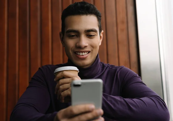 Happy African American Man Using Cellphone Mobile Application Online Shopping — Stock Photo, Image