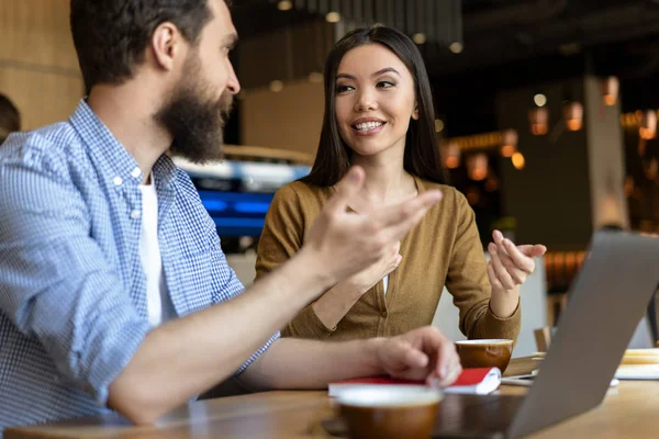 Geschäftspartner Die Einem Startup Projekt Arbeiten Kreative Ideen Diskutieren Miteinander — Stockfoto