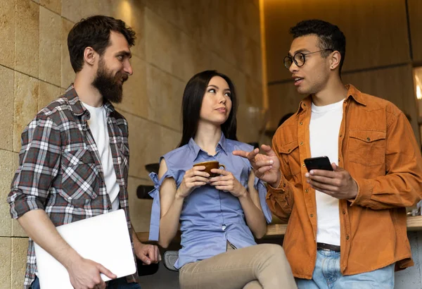 Groep Jonge Multiraciale Zakenpartners Start Project Praten Communicatie Brainstormen Planning — Stockfoto