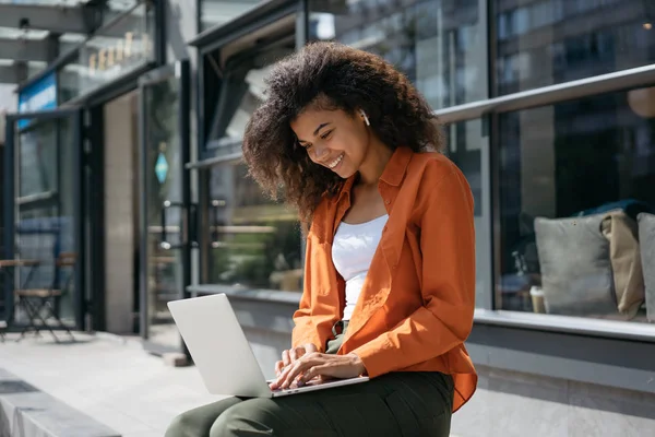 Successful Freelancer Typing Keyboard Using Laptop Computer Portrait Cheerful Woman — Stock Photo, Image