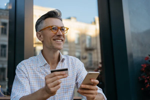 Smartphone Online Shopping Handsome Freelancer Taking Payment Sitting Outdoors Successful — Stock Photo, Image