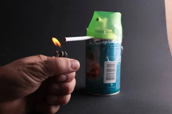 Una Bombola Gas Fuma — Foto Stock