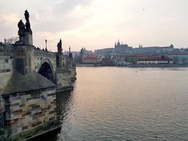 Γέφυρα Του Καρόλου Στον Ποταμό Μολδάβα Στην Τσεχική Δημοκρατία — Φωτογραφία Αρχείου