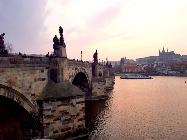 Çek Cumhuriyeti Nde Vltava Nehri Üzerindeki Charles Köprüsü — Stok fotoğraf