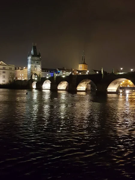 Γέφυρα Του Καρόλου Στον Ποταμό Μολδάβα Στην Τσεχική Δημοκρατία — Φωτογραφία Αρχείου