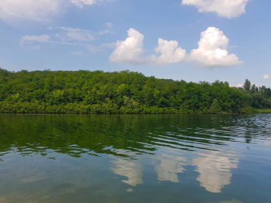 Ukrayna 'da göl ve orman
