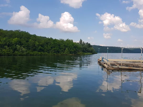 Ukrayna 'da göl ve orman