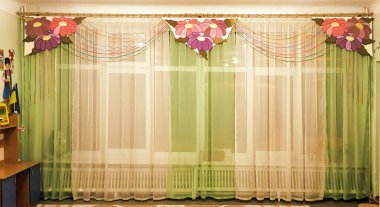 Çiçekli tül ve perdeler