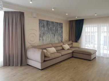 Kanepeli modern oturma odası