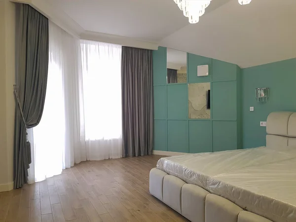 Yatak Odasının Içi Turkuaz Renklerde — Stok fotoğraf