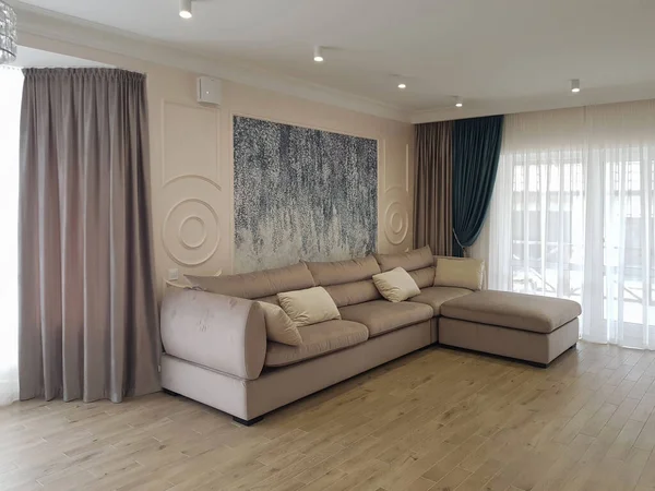 Kanepeli modern oturma odası