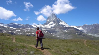 Genç Alp Dağları ile metin için yer uzun yürüyüşe çıkan kimse