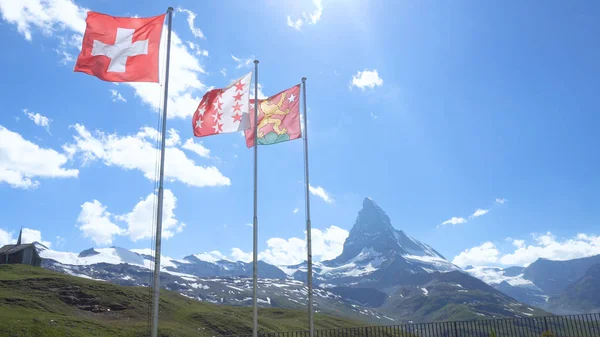 Bandera Suiza Con Matterhorn Fondo — Foto de Stock