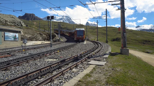 Gornergrat karikatür numaralı treni Gornergrat Zirvesi doğru Riffelberg, Amerika Birleşik Devletleri üzerinden - Temmuz, 2018