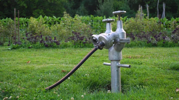 Válvula Grande Para Permitir Fluxo Água Através Mangueira Jardim — Fotografia de Stock