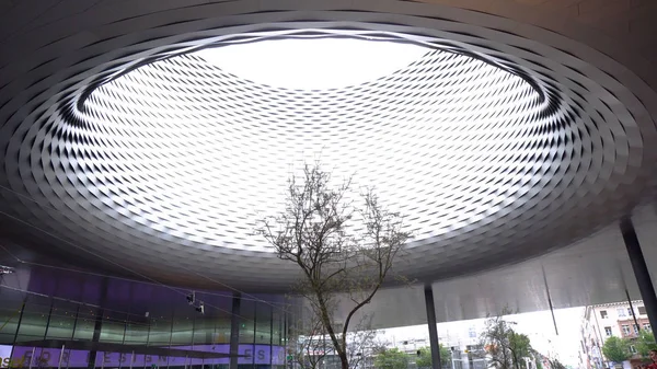 Basel sergi kare Metal delik - Basel, İsviçre - Haziran, 2018