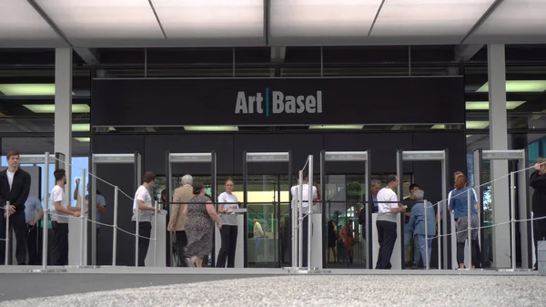 Verificación Seguridad Entrada Del Evento Exposición Art Basel Suiza Junio Imagen de archivo