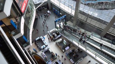 İnsanlar alışveriş merkezi - Bangkok, Tayland - Haziran, 2018 seyir - alışveriş