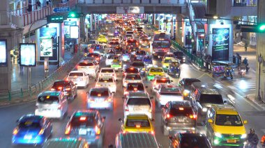 Kaotik trafik - 2 klip - Bangkok, Tayland - Haziran, 2018
