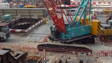 Büyük kentsel inşaat alanında - Hong Kong - Nisan, 2018